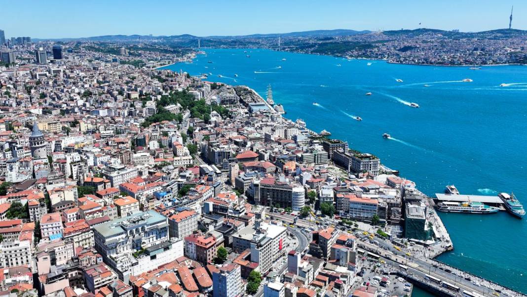 İstanbul Boğazı'nın turkuaz görüntüsü görenleri mest ediyor 3