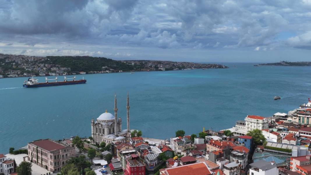 İstanbul Boğazı'nın turkuaz görüntüsü görenleri mest ediyor 4