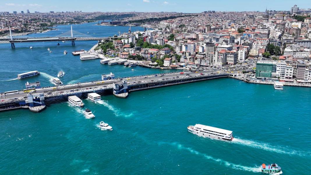 İstanbul Boğazı'nın turkuaz görüntüsü görenleri mest ediyor 8