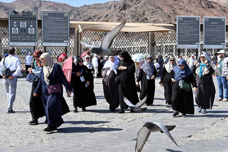 Medine'deki mukaddes mekan ve alanlarda hacıların ziyaretleri sürüyor 10