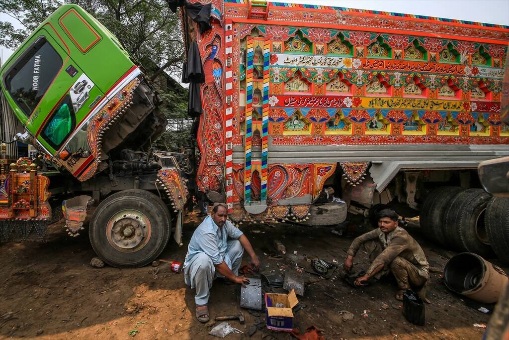 Pakistan'ın boyalı kamyonları ile yollar rengarenk 6