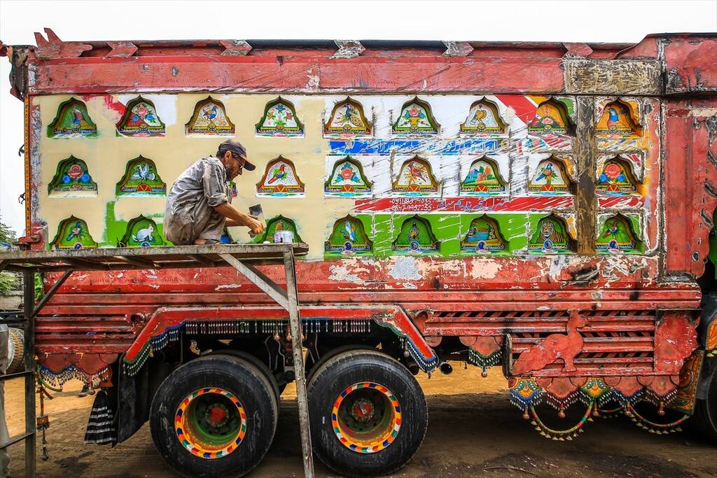 Pakistan'ın boyalı kamyonları ile yollar rengarenk 8
