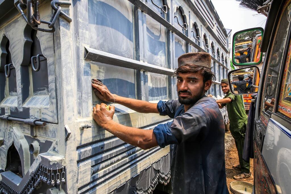 Pakistan'ın boyalı kamyonları ile yollar rengarenk 9