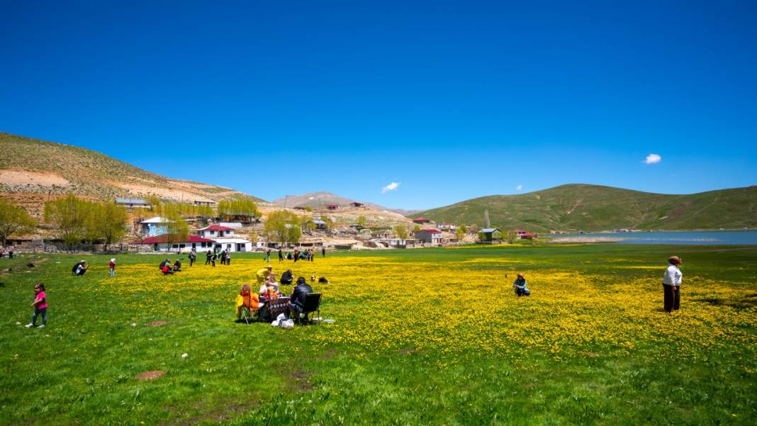 Antalya'nın yüksek kesimleri baharı yaşamaya devam ediyor 1