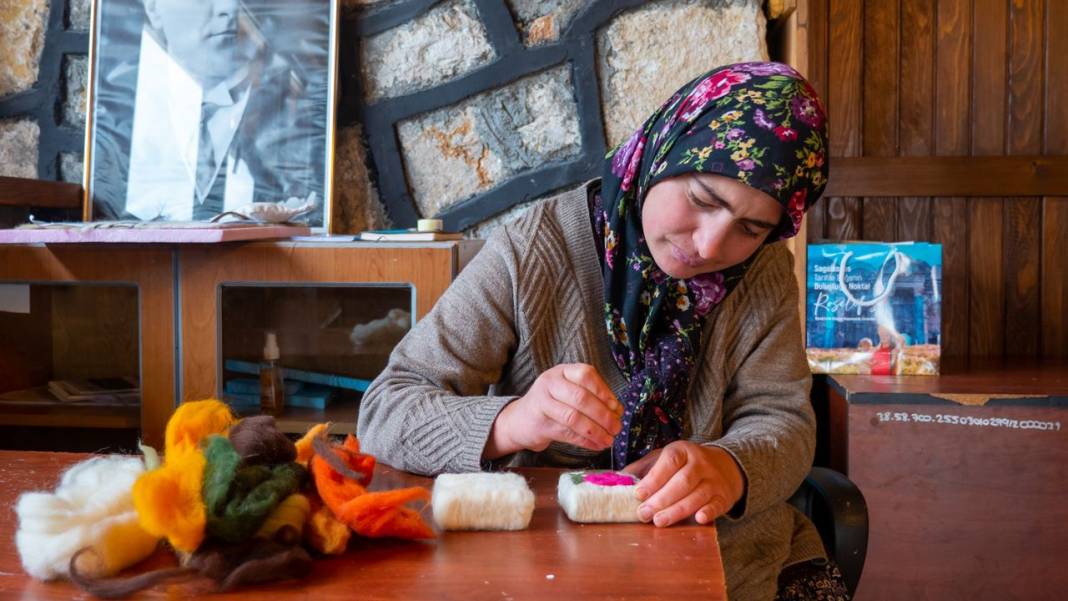 Burdur'un Ağlasun ilçesinden keçe sanatı örnekleri 3