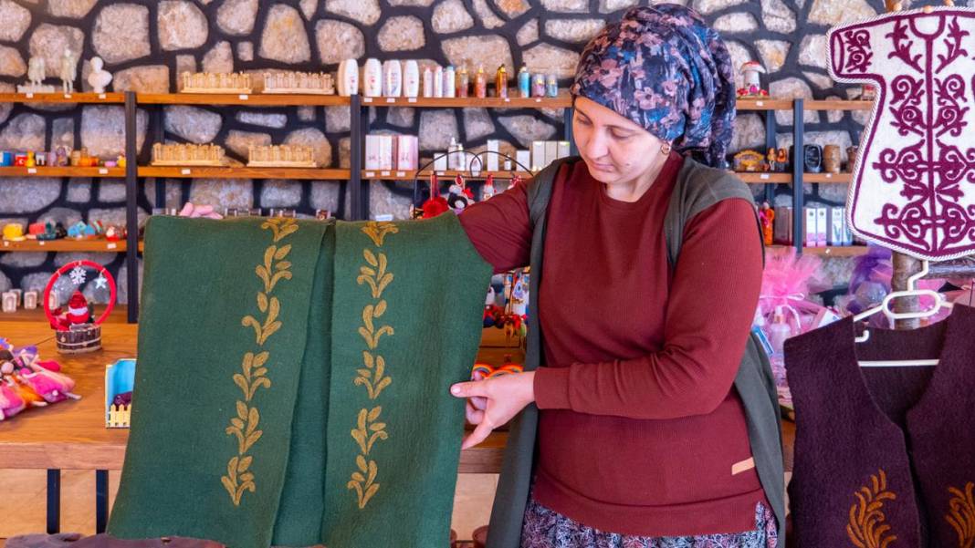 Burdur'un Ağlasun ilçesinden keçe sanatı örnekleri 8