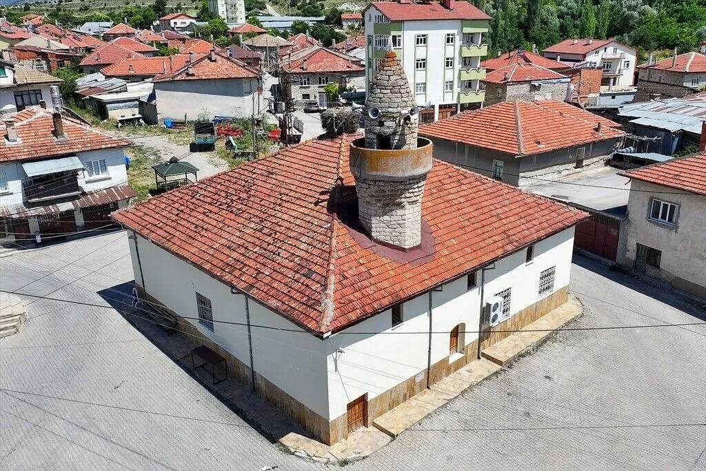 Konya'daki 661 yıllık cami ahşap işçiliğiyle dikkati çekiyor 18