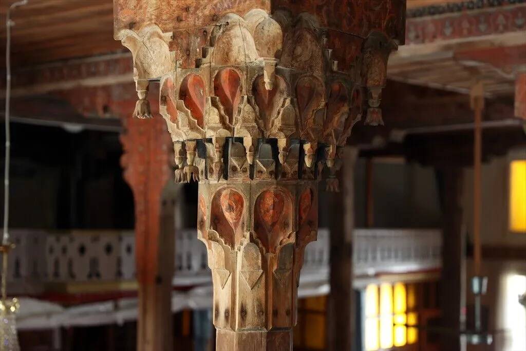 Konya'daki 661 yıllık cami ahşap işçiliğiyle dikkati çekiyor 5