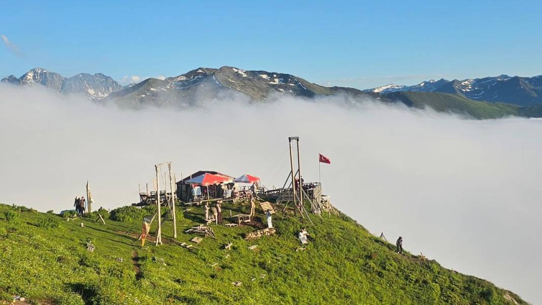Bulutların üzerindeki yayla: Huser 1