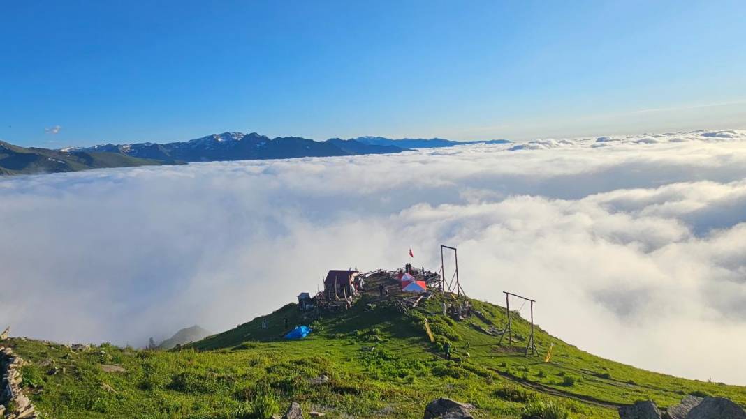 Bulutların üzerindeki yayla: Huser 11