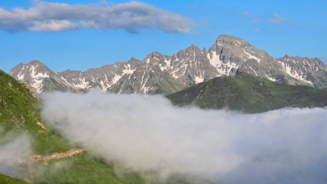 Bulutların üzerindeki yayla: Huser 3