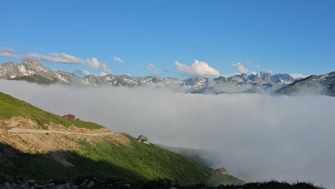 Bulutların üzerindeki yayla: Huser 8