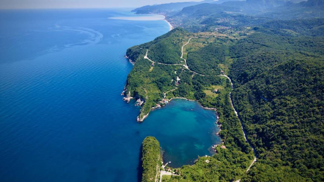 Yeşil ile mavinin buluştuğu adres: Gideros Koyu 8
