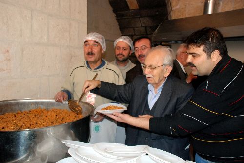 Üstad'ın talebeleri pilav dağıttı 9