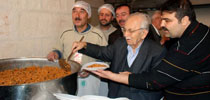 Üstad'ın talebeleri pilav dağıttı