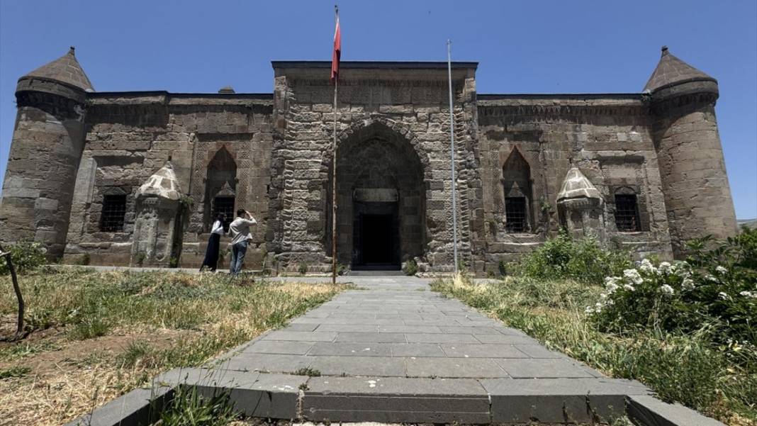 Tarihin ve yaratılış harikası güzelliklerin buluştuğu şehir: Bitlis 1