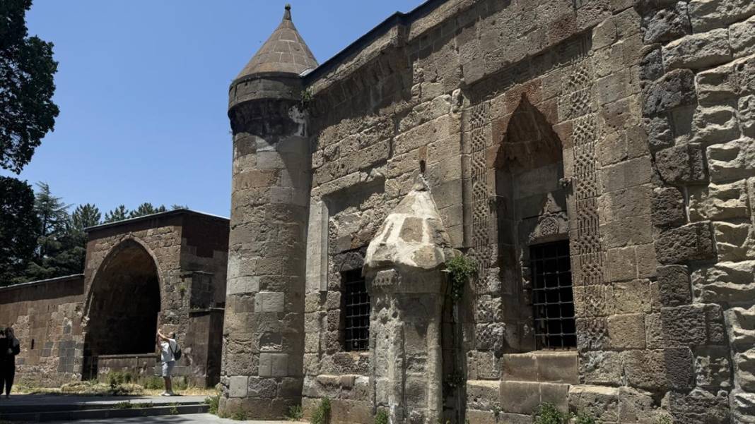 Tarihin ve yaratılış harikası güzelliklerin buluştuğu şehir: Bitlis 7