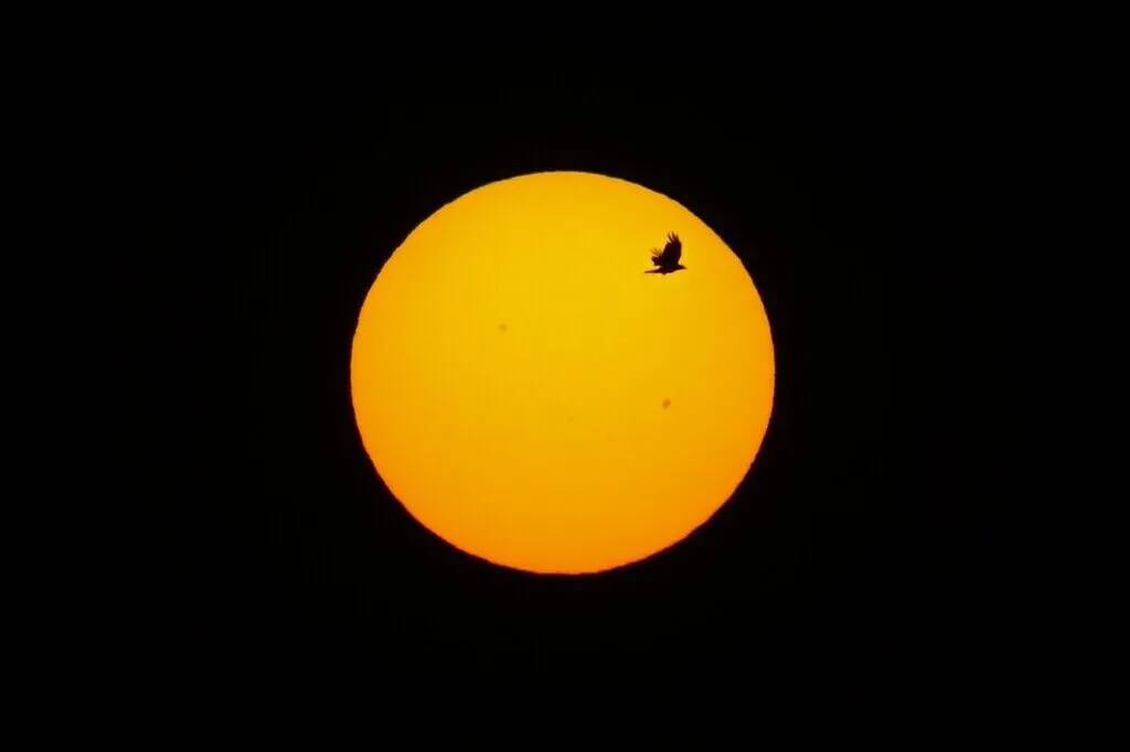 İstanbul'da gün doğumu, Van'da gün batımı 13