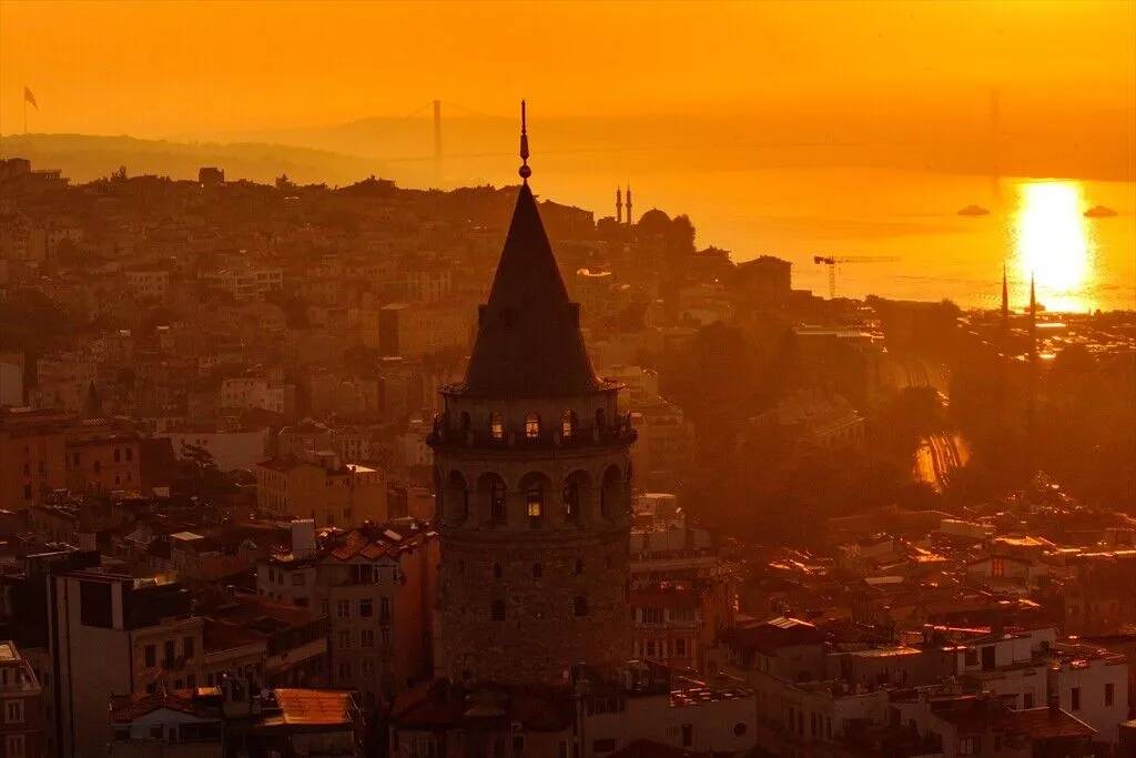 İstanbul'da gün doğumu, Van'da gün batımı 2
