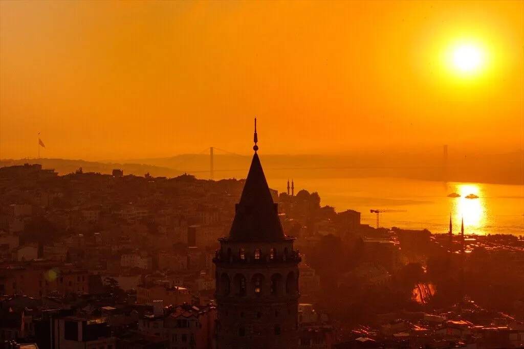 İstanbul'da gün doğumu, Van'da gün batımı 3