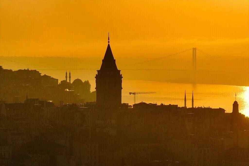İstanbul'da gün doğumu, Van'da gün batımı 5