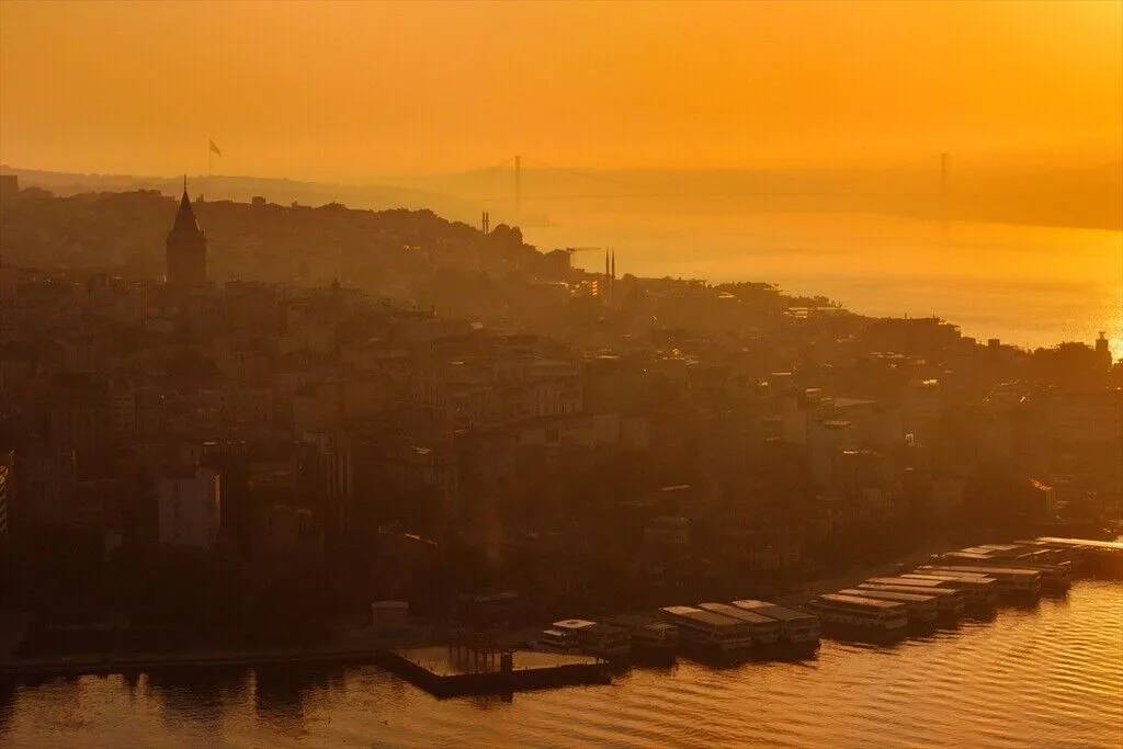 İstanbul'da gün doğumu, Van'da gün batımı 6