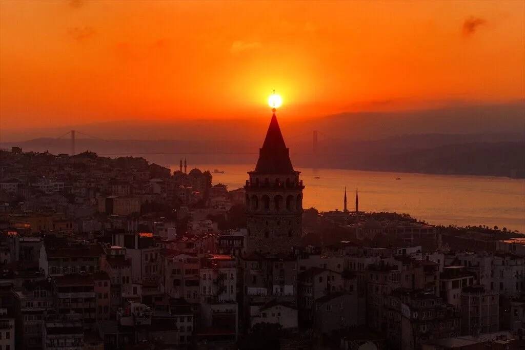 İstanbul'da gün doğumu, Van'da gün batımı 7