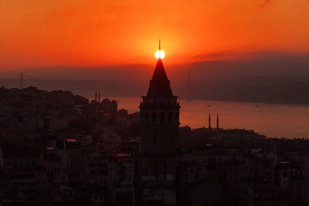 İstanbul'da gün doğumu, Van'da gün batımı 8