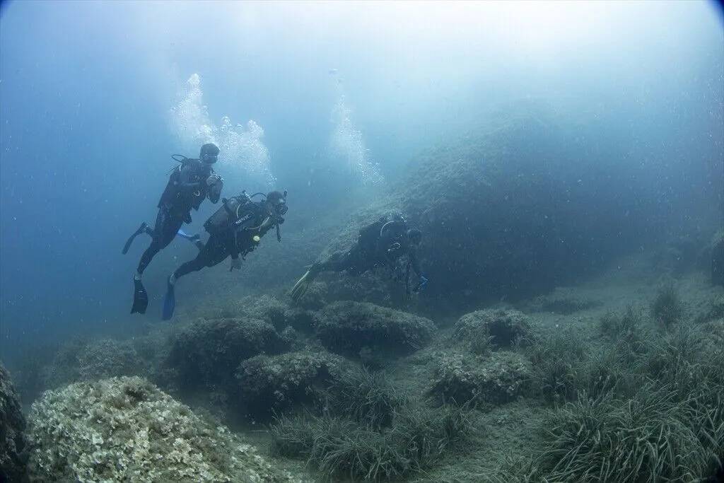 Kuşadası'nın su altı güzelliklerini keşfediyorlar 7