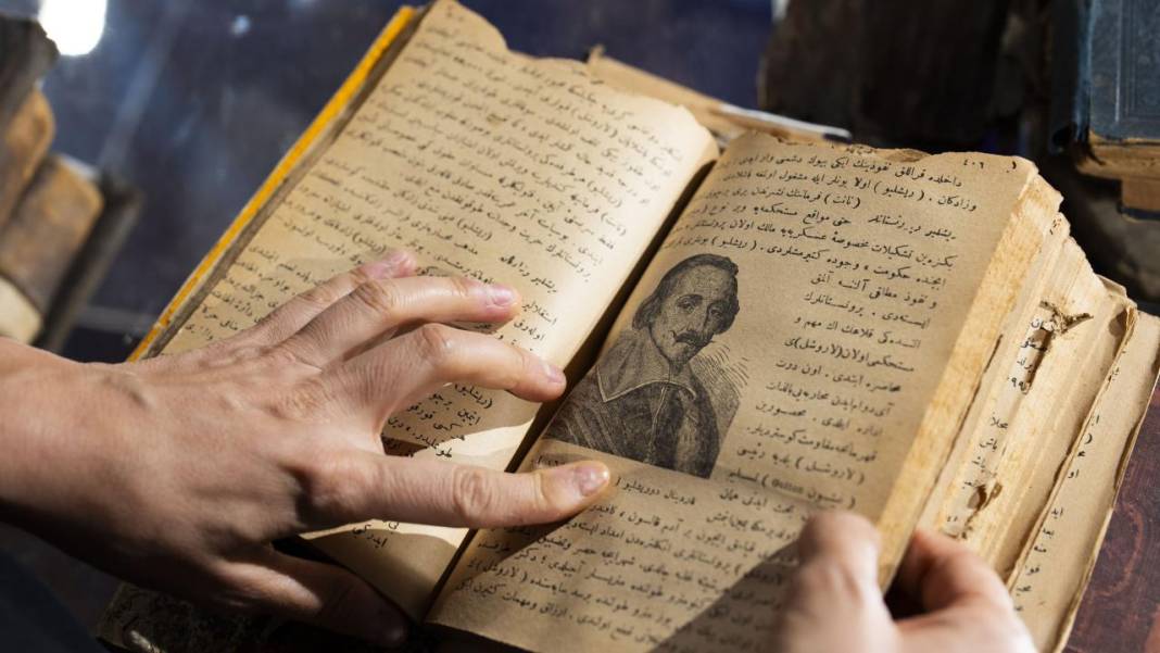Yüzyıllık kitaplar mücellithanede 'şifa buluyor' 12