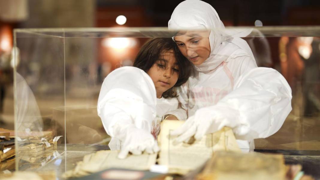 Yüzyıllık kitaplar mücellithanede 'şifa buluyor' 4