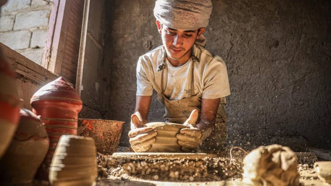 Suriye'de 19 yaşındaki genç çömlekçi kültürel mirası geleceğe taşıyor 3