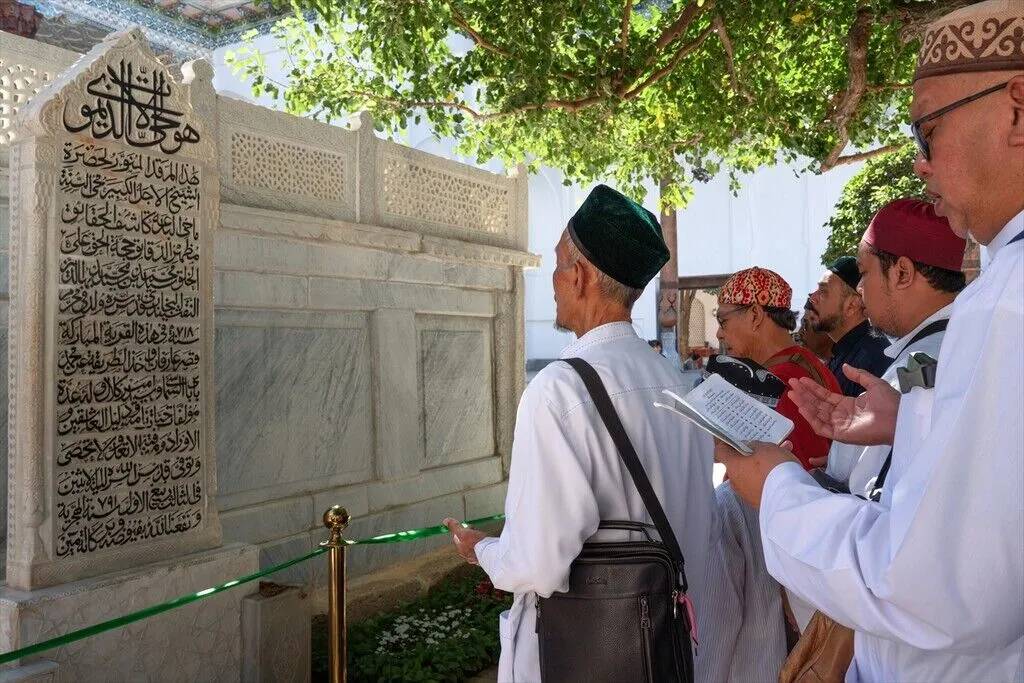 Bahaeddin Nakşibend Külliyesi ziyaretçilerini ağırlıyor 3