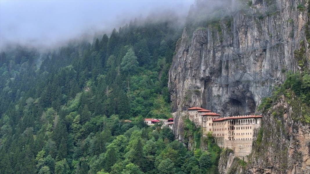 Sümela Manastırı'na ziyaretçi ilgisi artıyor 11