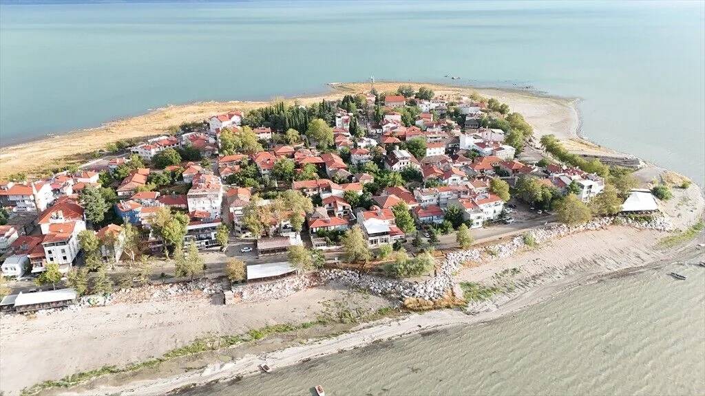 Eğirdir Gölü'ndeki Yeşilada sonbaharda havadan görüntülendi 8