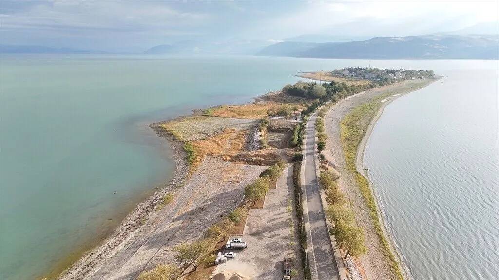 Eğirdir Gölü'ndeki Yeşilada sonbaharda havadan görüntülendi 9