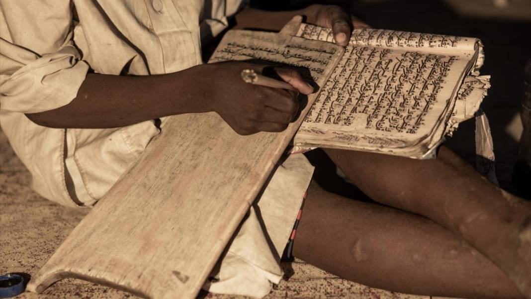 Nijerya'da çocukların ahşap levhalarla Kur'an-ı Kerim yolculuğu 5