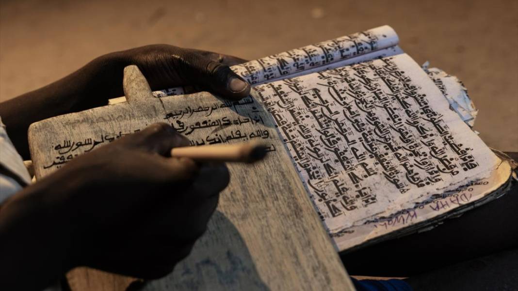 Nijerya'da çocukların ahşap levhalarla Kur'an-ı Kerim yolculuğu 6