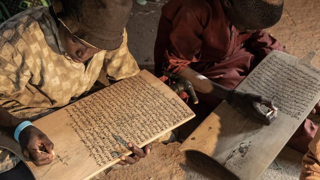 Nijerya'da çocukların ahşap levhalarla Kur'an-ı Kerim yolculuğu 9
