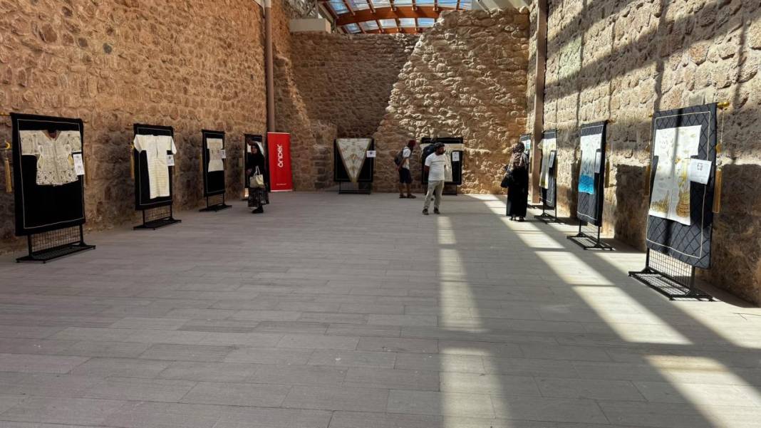 İshak Paşa Sarayı'nda 'Dualı Sultan Gömlekleri' Sergisi açıldı 2