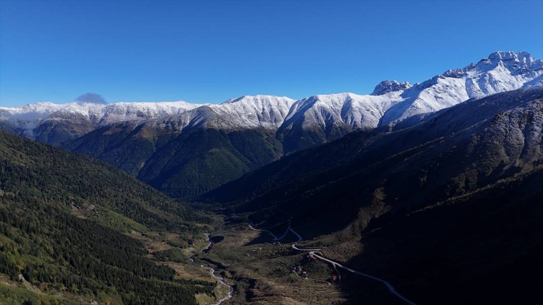 Kaçkar Dağları'nın zirveleri beyaza büründü 4