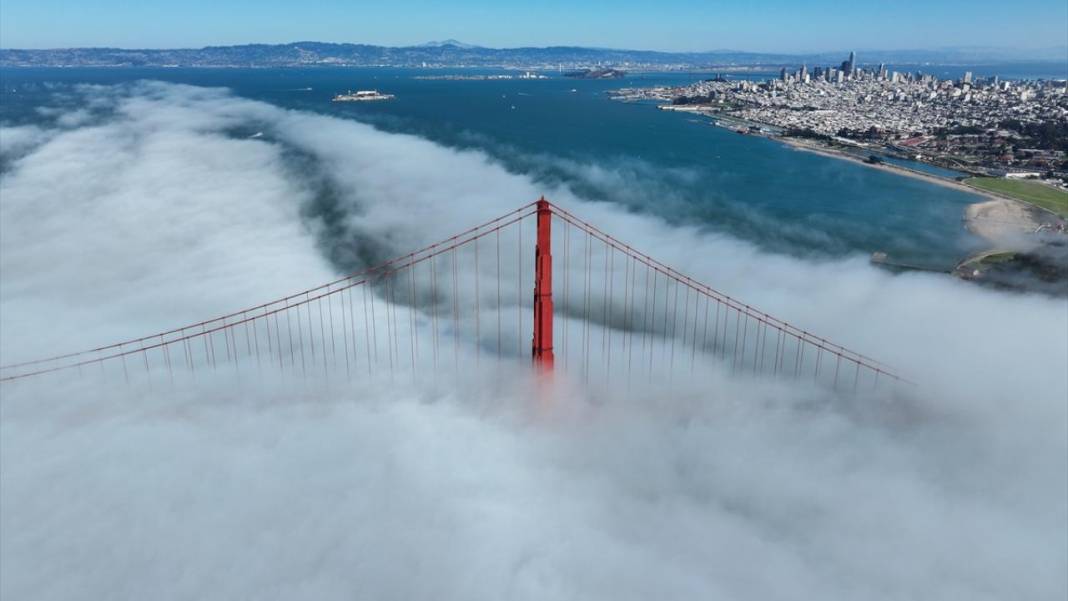 Golden Gate Köprüsü sisle kaplandı 1
