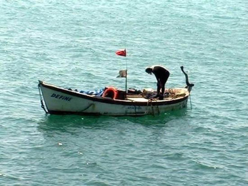 Namazı sandalda kıldı 1