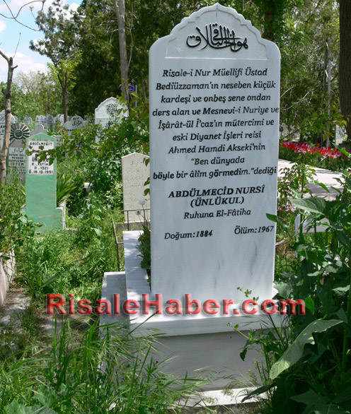Abdulmecid Nursi'nin kabri 11