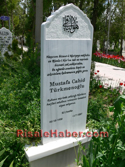 Abdulmecid Nursi'nin kabri 13