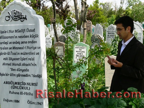 Abdulmecid Nursi'nin kabri 15
