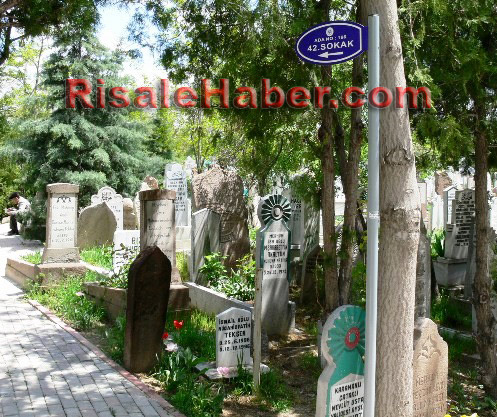Abdulmecid Nursi'nin kabri 7