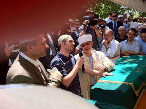 Nur talebeleri dualarla defnedildi 6