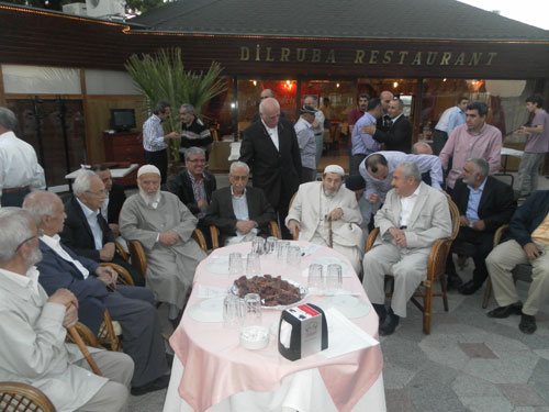 Nur talebeleri Risale Haber iftarında 37