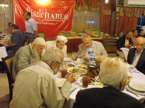 Nur talebeleri Risale Haber iftarında 50